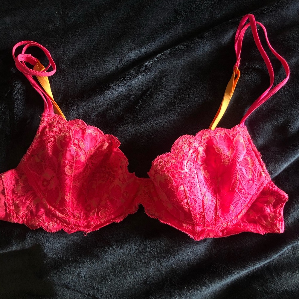 Victoria’s Secret PINK bra
